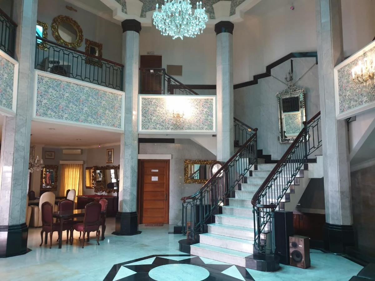 Arimbi Pejaten Suites Jakarta Exterior photo