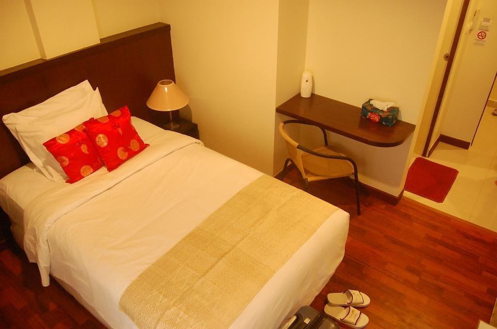 Arimbi Pejaten Suites Jakarta Exterior photo